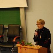 Dyrektor IP prof. UG dr hab. Sławomira Sadowska wita Jubilatów i otwiera Seminarium Naukowe na temat „Moje pedagogiczne credo” –