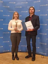 Prezez KBP Experior Aleksandra Wybrańska oraz członek Koła Piotr Luszuk z nagroda dla Najlepszego Opiekuna 2023 w konkursie StRuNa