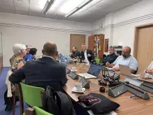 Zdjęcie z rozmów w sali konferencyjnej. 