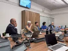 Zdjęcie z rozmów w sali konferencyjnej. 