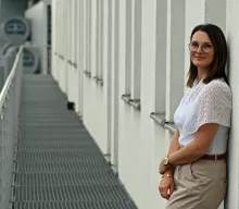 prof. Łucja Bieleninik na balkonie WNS z widokiem na BUG