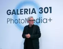Profesor Treppa na tle galerii photomedia 301+