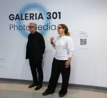 Profesor Treppa na tle galerii photomedia 301+