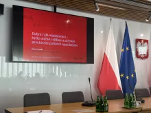 Raport został zaprezentowany w Sejmie 19.11.2025 podczas podkomisji stałej do spraw sztucznej inteligencji i przejrzystości algorytmów 14 (Komisja Cyfryzacji, Innowacyjności i Nowoczesnych Technologii).