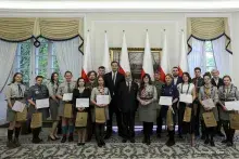 Zdjęcie z gali z wręczenia nagrody harcerce