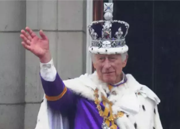 Król Karol III po koronacji