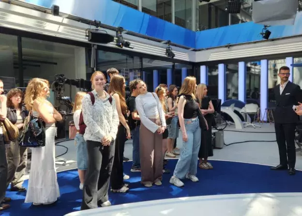 Studenci dziennikarstwa odwiedzili studio TVN i Polskiego Radia w Warszawie