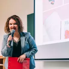 Wydarzenie: premiera książki „Młodorośli opowiadają o rodzinie” oraz seminarium naukowe poświęcone tematyce wsparcia młodzieży w dzisiejszym świecie. 