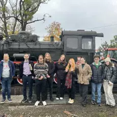 16.	Zwiedzanie Muzeum Historycznego w Ełku, w tle parowów Px48, fot. Łukasz Zyskowski