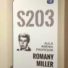 Nowa tablica przy auli S 203, która uchwałą Senatu z 25 czerwca 2015 roku nosi imię profesor Romany Miller